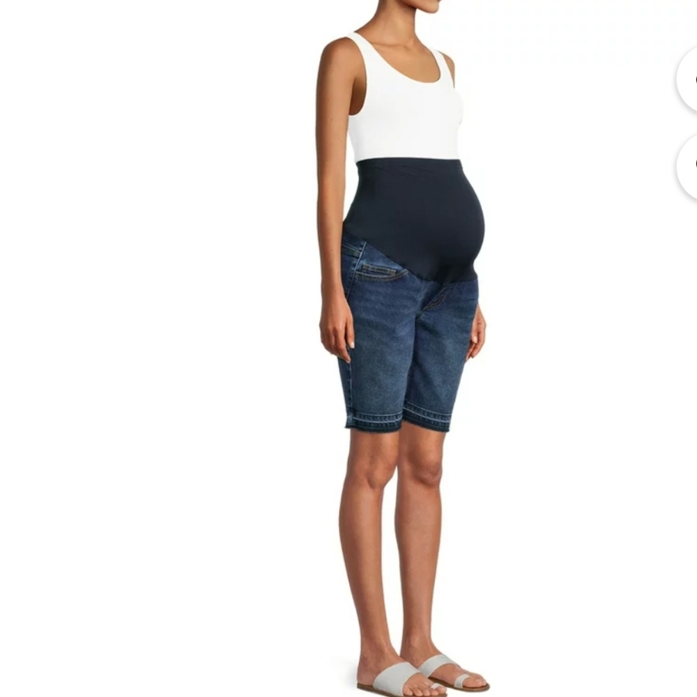 Size Small NWOT Women's Maternity Bermuda Shorts